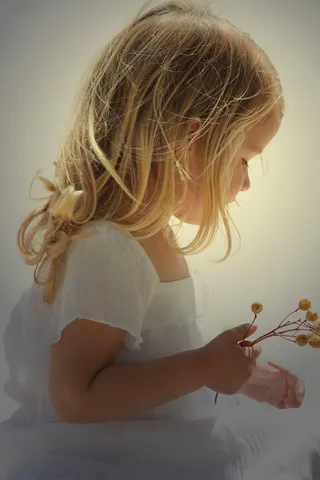 可爱小萝莉侧颜图片