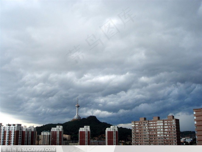 元宝山阴霾的天空