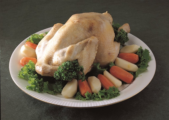 食材鸡汤鸡与配菜的摆盘美食图片