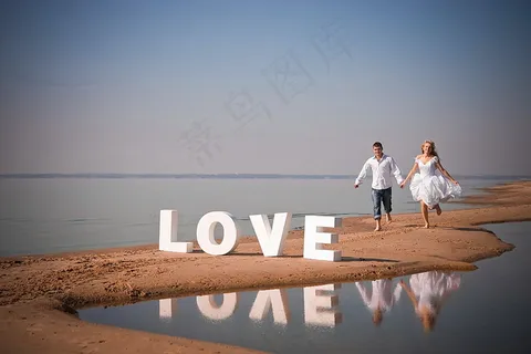 海边90后创意婚纱照图片 海边90后创意婚纱照图片