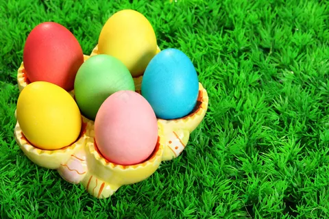 草地彩蛋素材图片下载