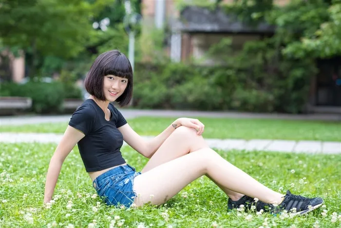 短发美女蔡谨卉摄影素材图片