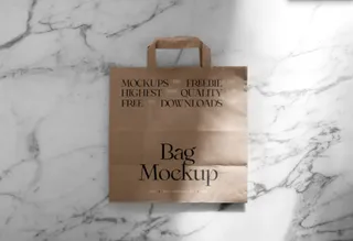 大理石台面上的牛皮纸袋样机