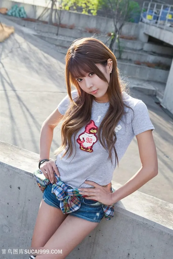 韩国时尚美女模特许允美街拍写真摄影图片