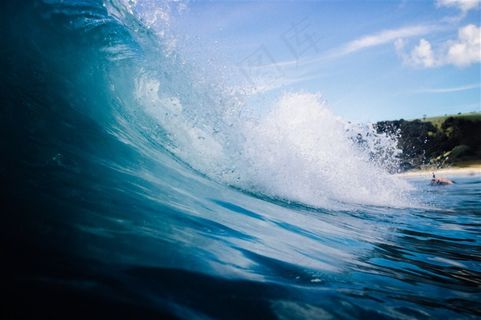 大海中的海浪摄影图片
