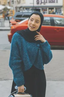 *裹头巾美女图片