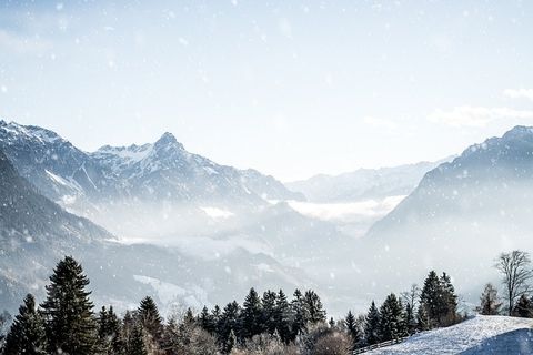 冬天高山背景风景