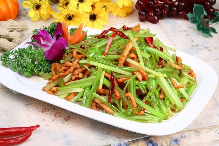 芹炒肉丝菜