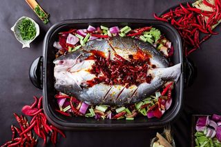 麻辣纸包鱼单品美食摄影