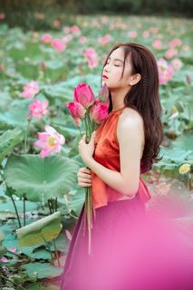 肚兜美女古典写真图片