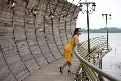 中国美女海边写真图片