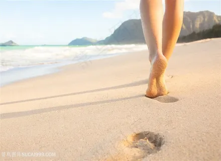 沙滩美女走过的脚印高清图片 沙滩美女走过的脚印高清图片