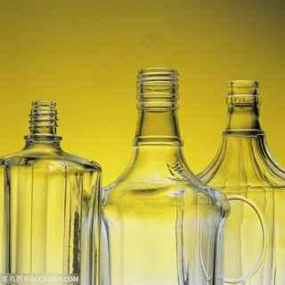 玻璃工艺-黄色的玻璃酒杯