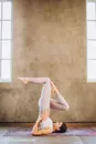 优美动作瑜伽图片