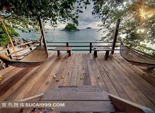 海边度假村的观光凉台风景图片