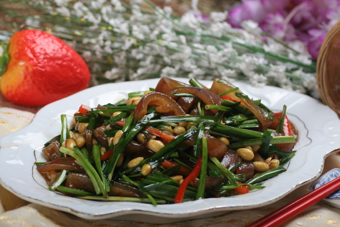 猪皮豆嘴炒菲菜