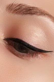 画好了眼线的眼睛特写摄影高清图片 画好了眼线的眼睛特写摄影高清图片