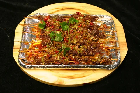0644铁板孜然牛肉串.JPG 0644铁板孜然牛肉串.JPG