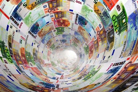 围成圆筒空间感的货币