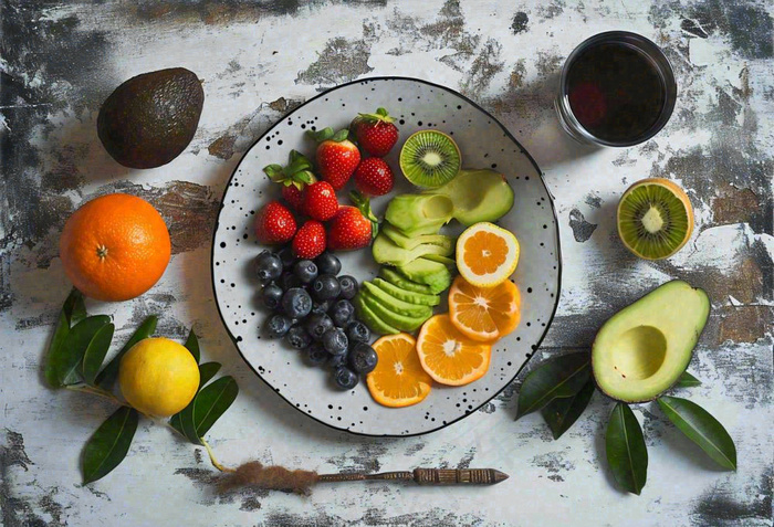 美食水果拼盘早餐沙拉咖啡，牛油果香蕉草莓奇异果果汁摄影图