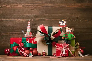 圣诞节礼物盒圣诞球元素装饰场景特写近景(10)