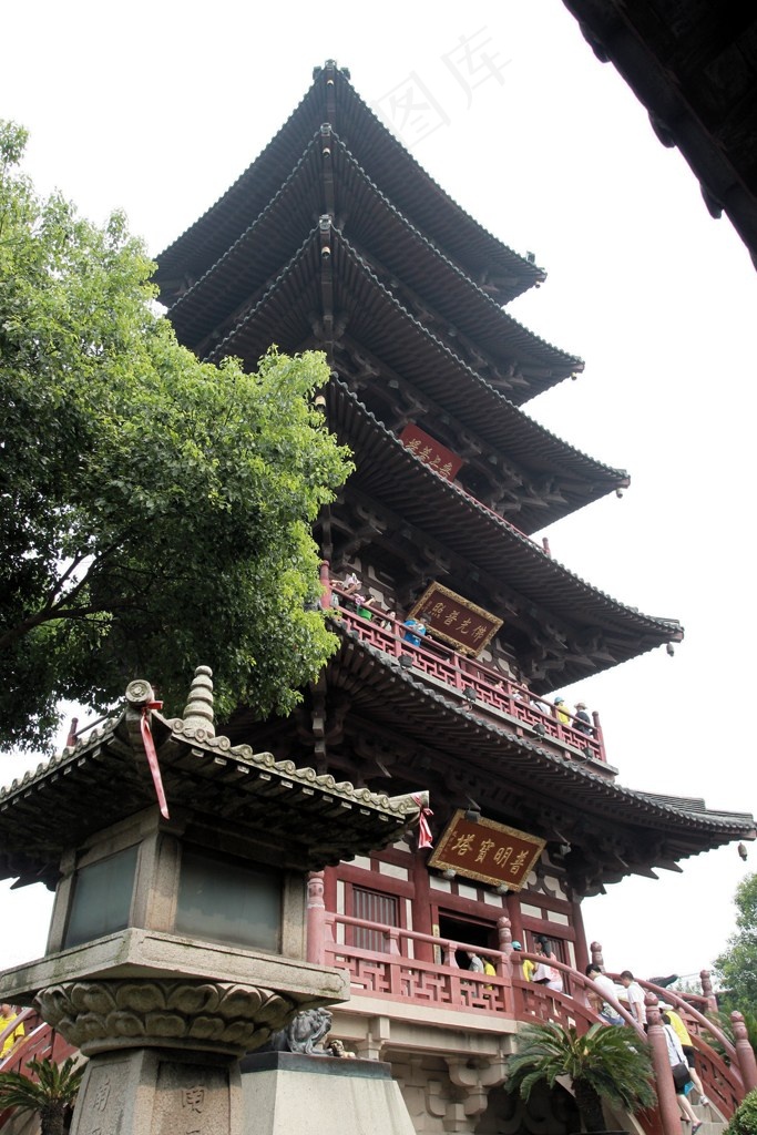 寒山寺内的五层宝塔