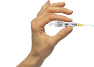 手拿注射器 PNG免抠