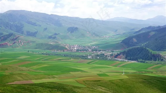 山脚田园美丽的农田景观摄影图片 山脚田园美丽的农田景观摄影图片
