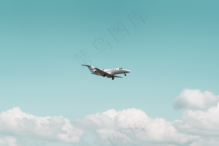 空中飞行飞机唯美壁纸图片