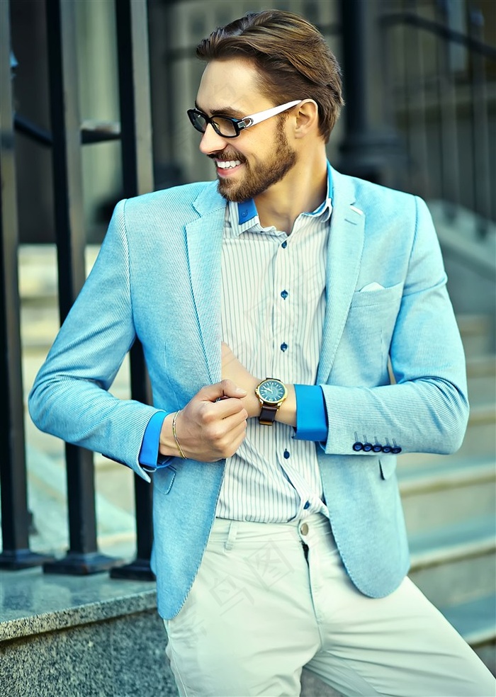 时尚戴墨镜的帅哥图片