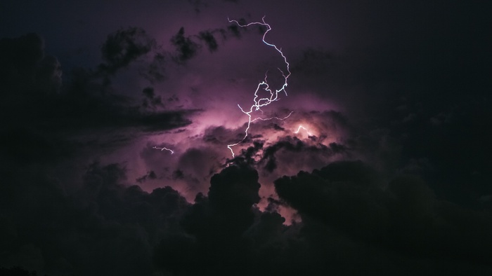 唯美高清闪电夜空