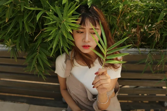 阳光少女户外图
