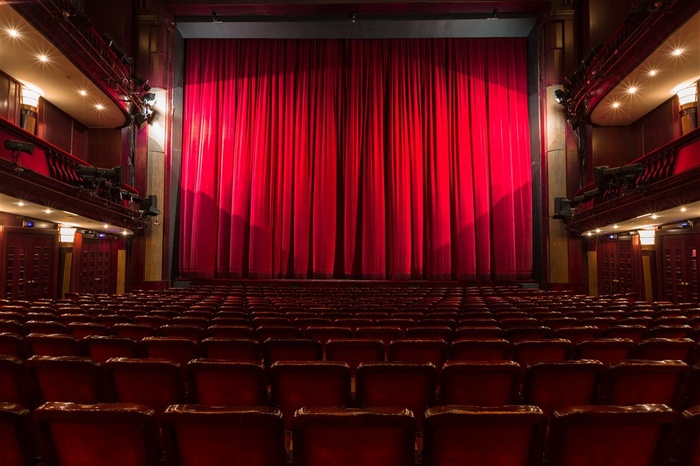 大剧院帷幕落下