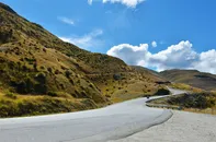 崎岖蜿蜒公路摄影图片