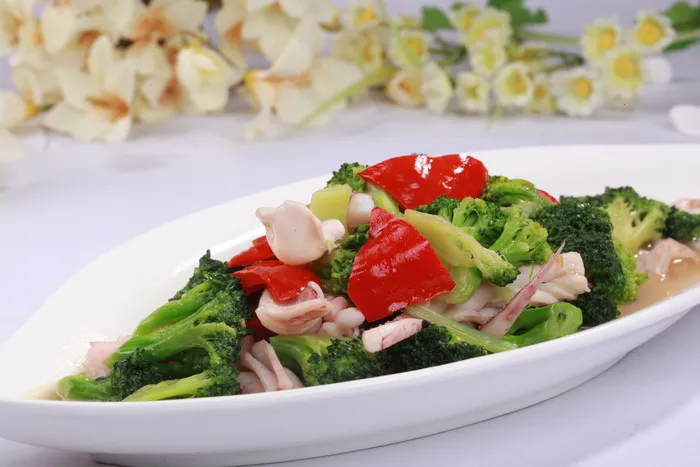 西兰花炒鲜鱿 (1)