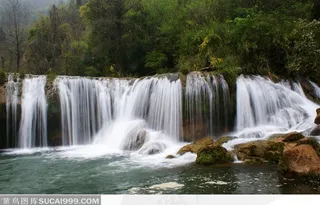 云南罗平九龙小瀑布