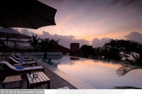 酒店户外游泳池