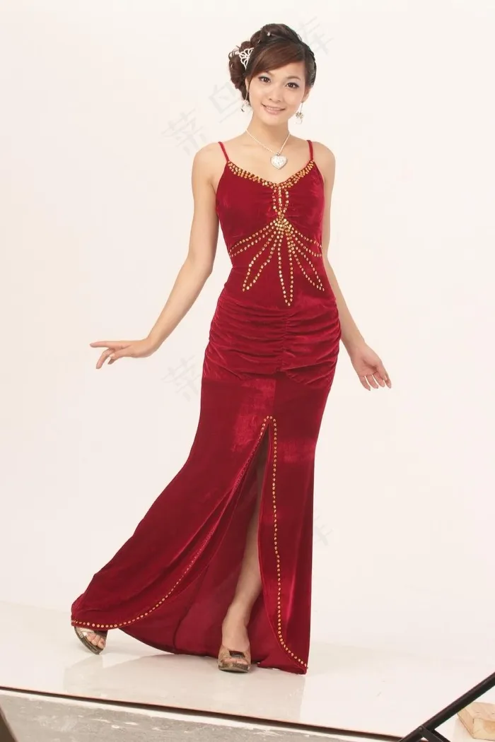 红色长款礼服