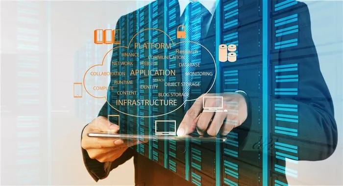 正在做数据分析的商务人士高清图片