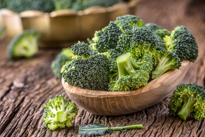 碗里的西兰花图片