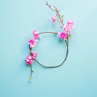 春季春天粉色樱花鲜花卉花环蓝色桌面背景