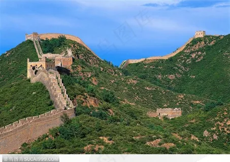 蓝天白云下山脉上的长城13