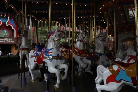 迪士尼乐园旋转木马图片 迪士尼乐园旋转木马图片