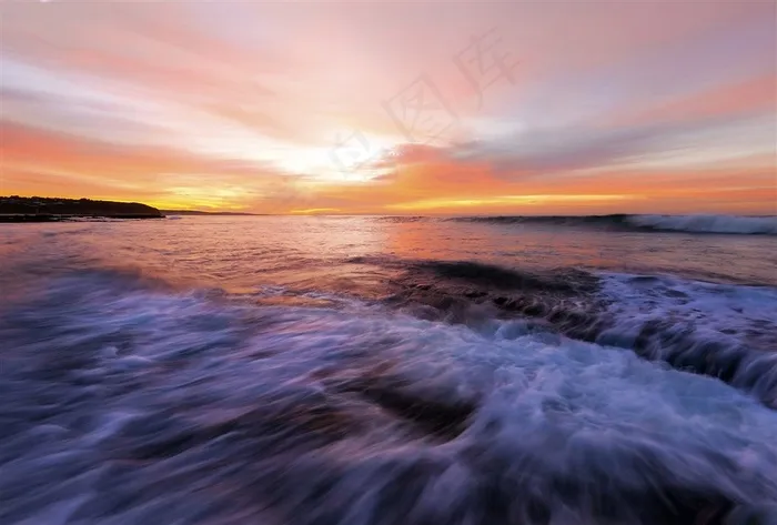 高清唯美海边晚霞海浪风景图片