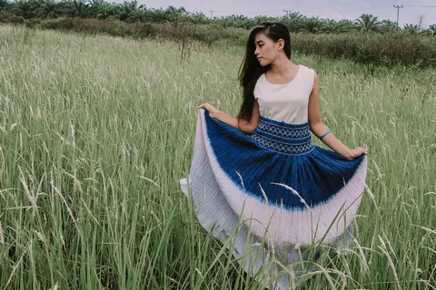 麦田里的美女图片 麦田里的美女图片