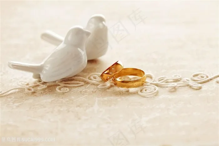 小鸟与金色戒指高清图片