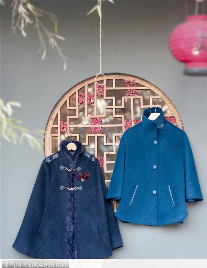 流行服饰-窗户上的蓝色衣服