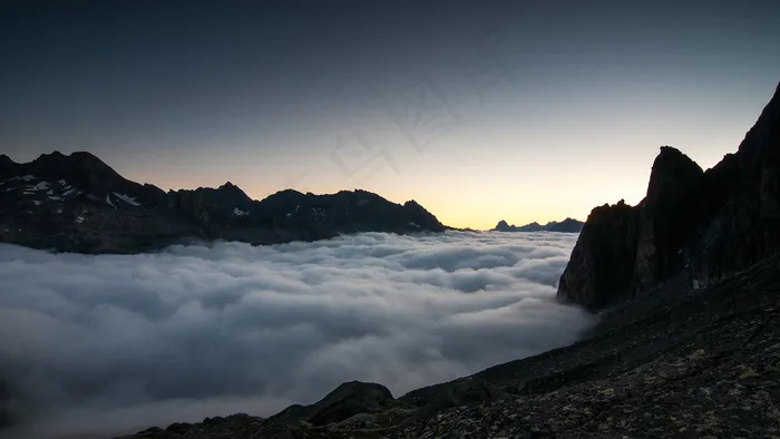 云中的大山
