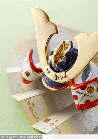 日本传统元素-扇子上的日本武士头盔