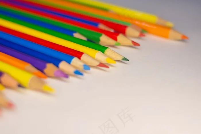 多彩铅笔背景图片